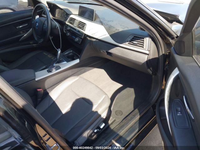 WBA8A9C33HK864886 BMW 320i