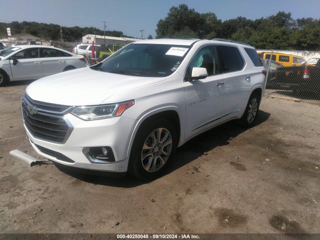 Chevrolet Traverse Premier 2018 1GNERKKW6JJ102043 Image 2