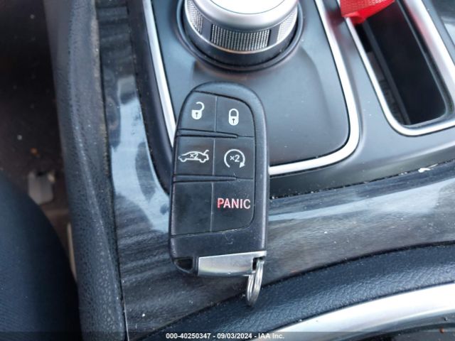 2C3CCARG8GH261588 Chrysler 300 Limited