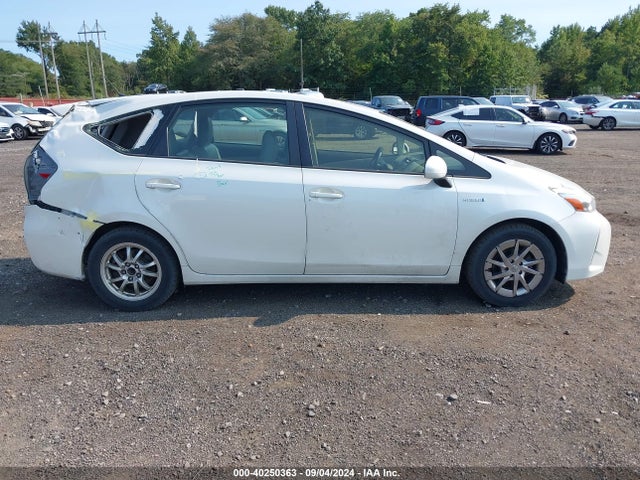 Toyota Prius V Two 2016 JTDZN3EU4GJ045775 Image 13