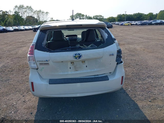 Toyota Prius V Two 2016 JTDZN3EU4GJ045775 Image 16