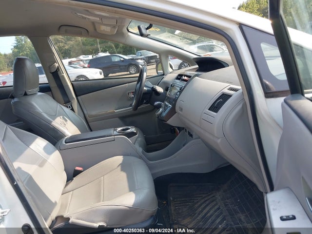 Toyota Prius V Two 2016 JTDZN3EU4GJ045775 Image 5