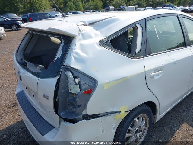 Toyota Prius V Two 2016 JTDZN3EU4GJ045775 Image 6