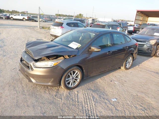 Ford FOCUS SE 2017 1FADP3F24HL276821 Image 2