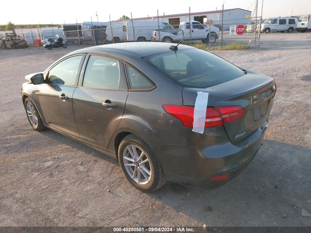 Ford FOCUS SE 2017 1FADP3F24HL276821 Image 3