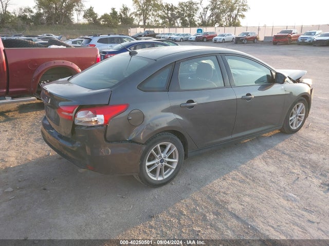 Ford FOCUS SE 2017 1FADP3F24HL276821 Image 4
