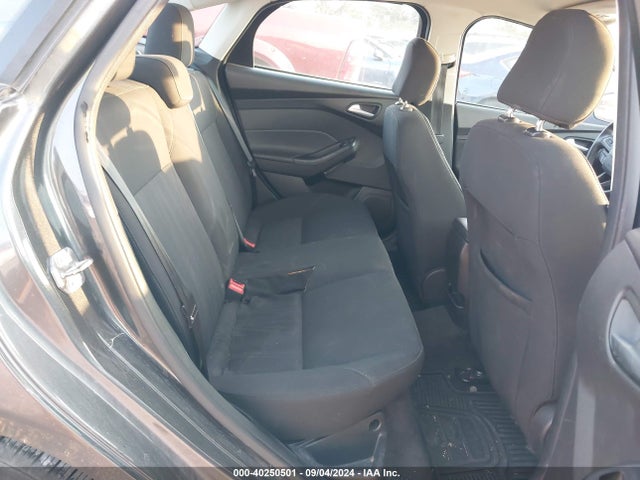 Ford FOCUS SE 2017 1FADP3F24HL276821 Image 8