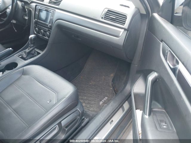 1VWDT7A31HC033347 Volkswagen Passat 1.8t R-line