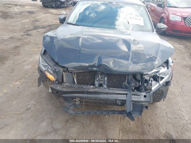 1VWDT7A31HC033347 Volkswagen Passat 1.8t R-line