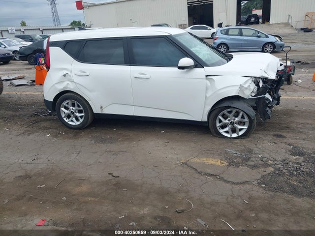KIA SOUL LX 2022 KNDJ23AU1N7163157 Image 13