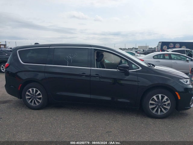 Chrysler Pacifica Hybrid Select 2024 2C4RC1S79RR130571 Image 13