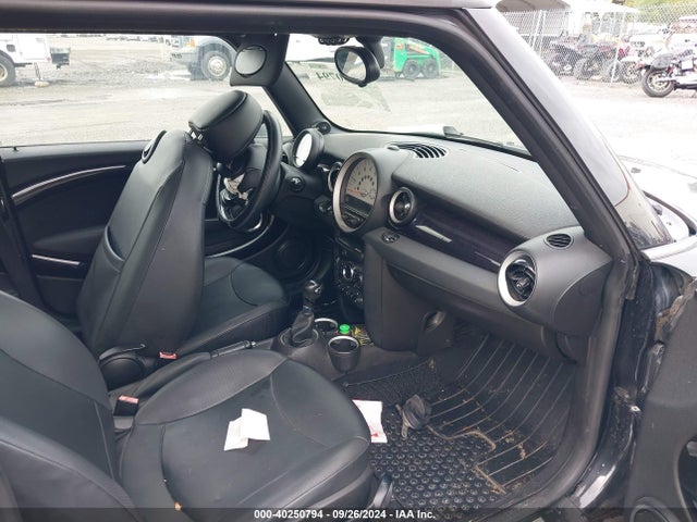 2011 MINI COOPER WMWSU3C55BT091948 Photo 4