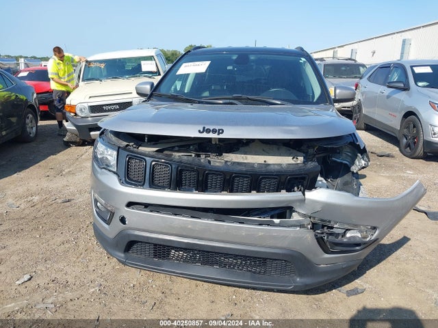 3C4NJCBB0JT327280 Jeep Compass Altitude Fwd