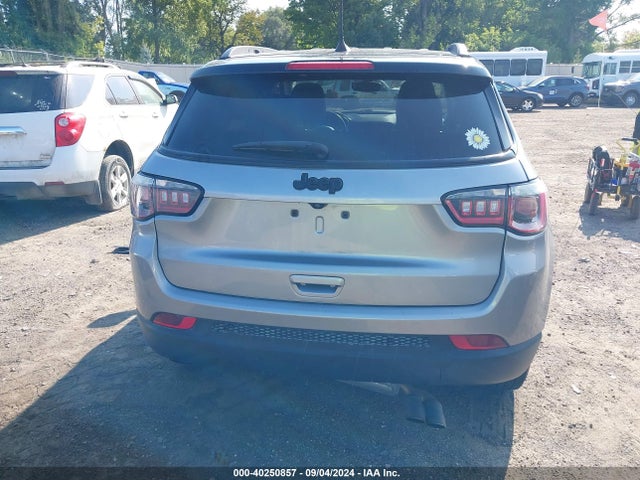 3C4NJCBB0JT327280 Jeep Compass Altitude Fwd