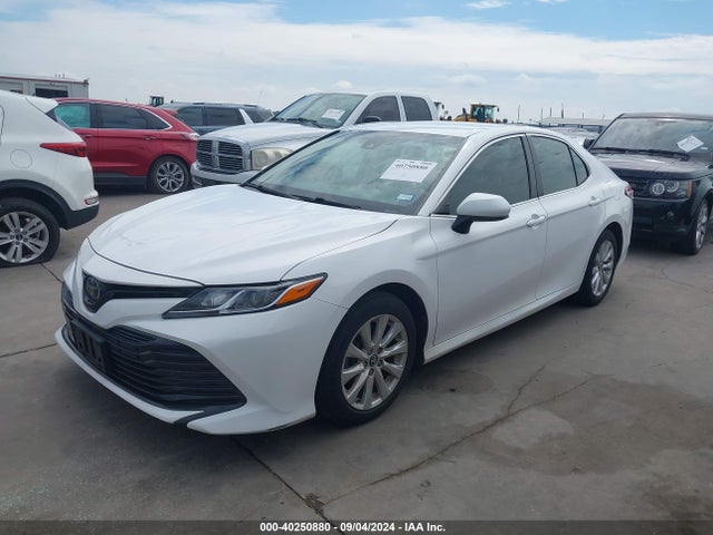 Toyota CAMRY LE 2018 4T1B11HK9JU009481 Image 2