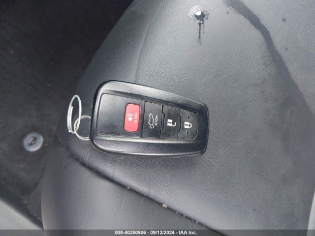 2T3A1RFV2RC408289 Toyota Rav4 Xle Premium