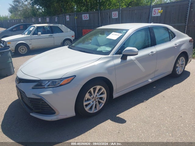 Toyota CAMRY LE 2024 4T1C11AK7RU211830 Image 2