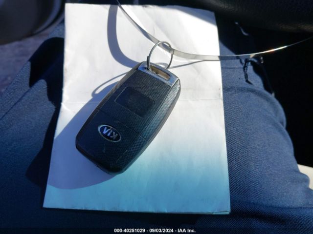 KNAGM4A72F5617544 KIA Optima Lx