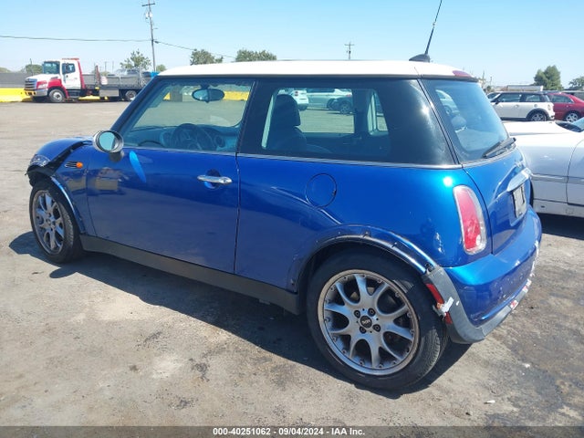 2006 MINI COOPER WMWRC33596TJ79859 Photo 2