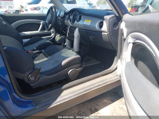 2006 MINI COOPER WMWRC33596TJ79859 Photo 4