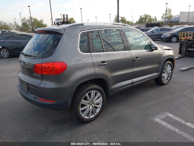 WVGAV3AX3EW598233 Volkswagen TIGUAN SE