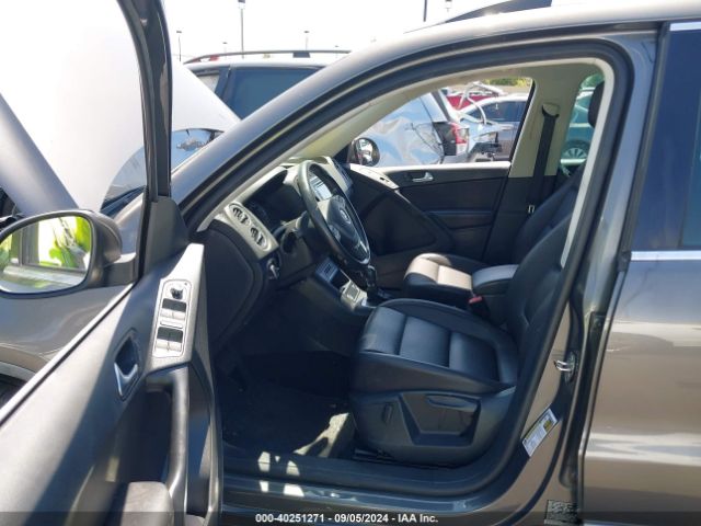 WVGAV3AX3EW598233 Volkswagen TIGUAN SE
