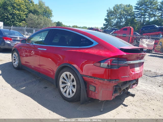 2018 TESLA MODEL X 5YJXCDE22JF125723 Photo 2