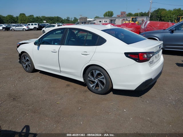 4S3BWAC62P3004735 Subaru Legacy Premium