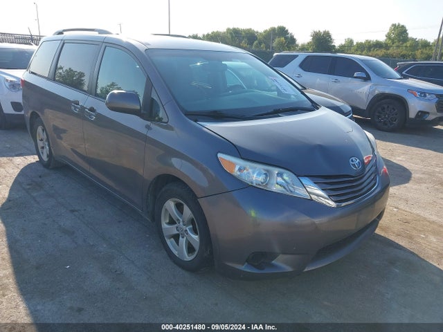 Toyota Sienna Le 8 Passenger 2017 5TDKZ3DC0HS815375 zdjęcie główne