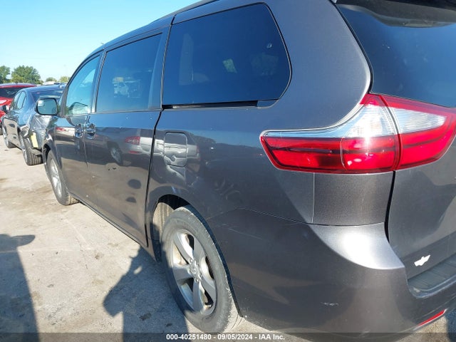 Toyota Sienna Le 8 Passenger 2017 5TDKZ3DC0HS815375 Image 14