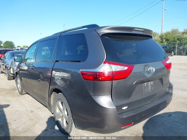 Toyota Sienna Le 8 Passenger 2017 5TDKZ3DC0HS815375 Image 3