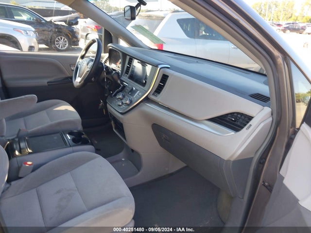 Toyota Sienna Le 8 Passenger 2017 5TDKZ3DC0HS815375 Image 5