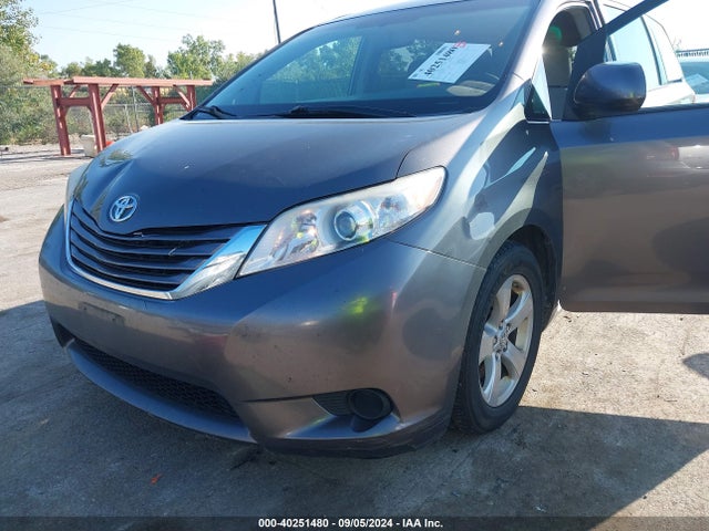 Toyota Sienna Le 8 Passenger 2017 5TDKZ3DC0HS815375 Image 6