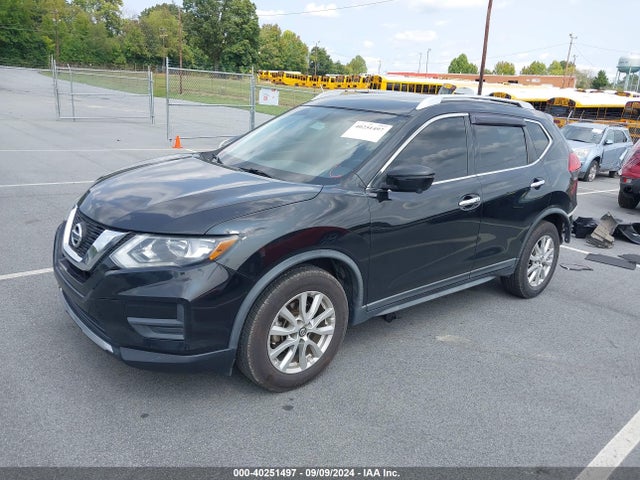Nissan ROGUE SV 2017 KNMAT2MT2HP570483 Image 2