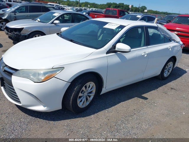 Toyota CAMRY LE 2015 4T4BF1FK9FR446401 Image 2