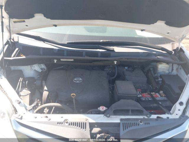 5TDYZ3DC0JS908980 Toyota Sienna Xle 8 Passenger