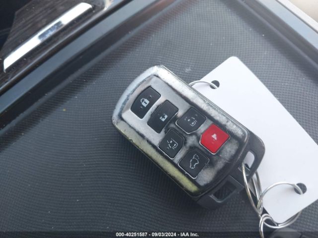 5TDYZ3DC0JS908980 Toyota Sienna Xle 8 Passenger