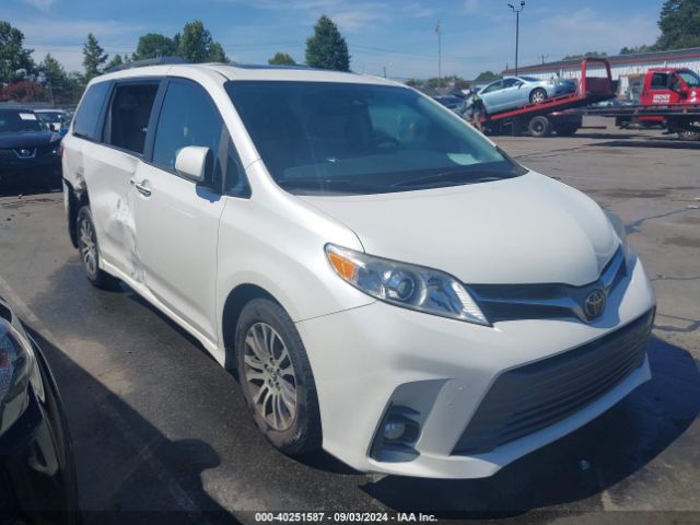 5TDYZ3DC0JS908980 Toyota Sienna Xle 8 Passenger