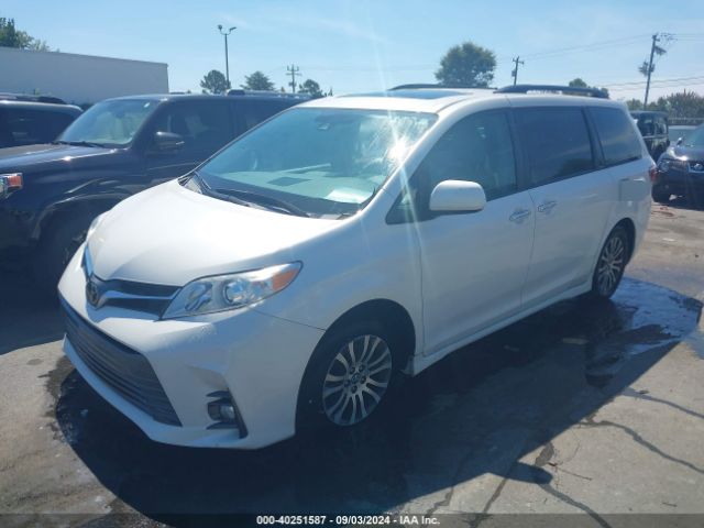 5TDYZ3DC0JS908980 Toyota Sienna Xle 8 Passenger
