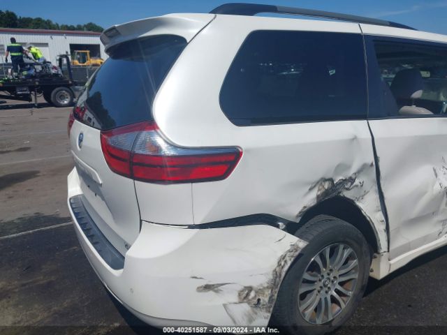 5TDYZ3DC0JS908980 Toyota Sienna Xle 8 Passenger