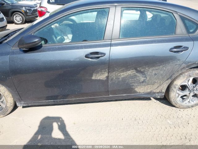 3KPF24AD9ME287512 KIA Forte Lxs