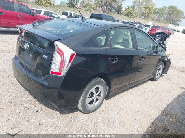Toyota Prius Three 2014 JTDKN3DU1E1789091 Image 4