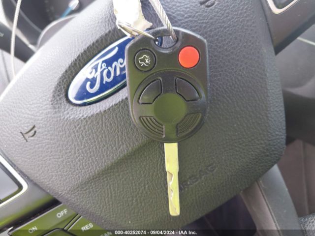 1FADP3KE2FL218560 Ford FOCUS SE