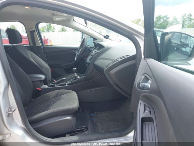 1FADP3KE2FL218560 Ford FOCUS SE