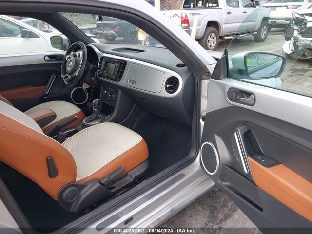 3VWF17AT3FM656527 Volkswagen Beetle 1.8t Classic
