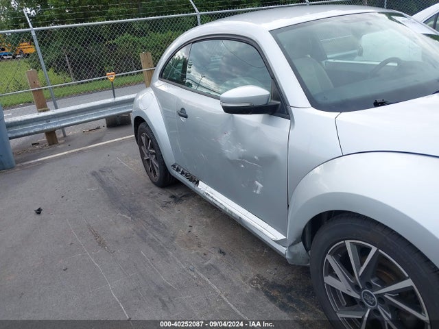 3VWF17AT3FM656527 Volkswagen Beetle 1.8t Classic