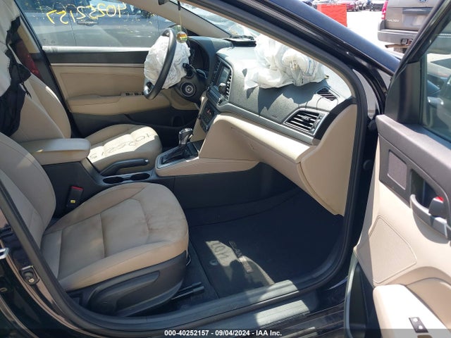 KMHD84LFXJU677922 Hyundai ELANTRA SEL