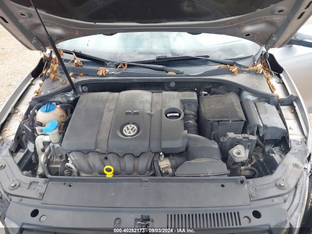 1VWBH7A3XEC015532 Volkswagen Passat 2.5l Se