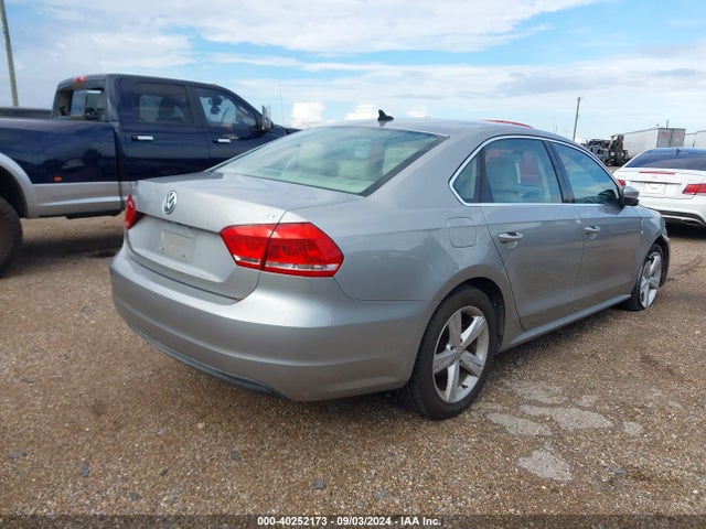 1VWBH7A3XEC015532 Volkswagen Passat 2.5l Se
