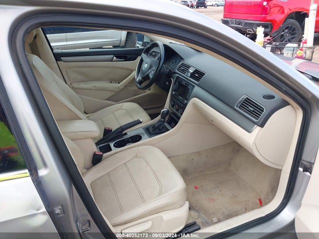1VWBH7A3XEC015532 Volkswagen Passat 2.5l Se